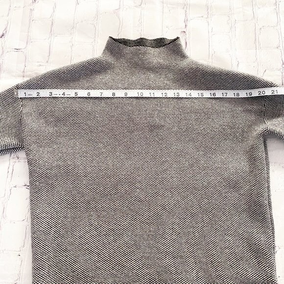 Tahari Black Gray Moc Neck Structured Long Sleeve Short Sweater S - Picture 3 of 8